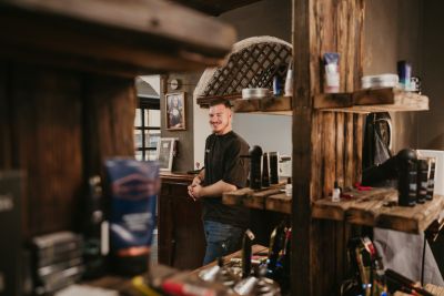 Prikazna slika:Brivnica LMK The barber