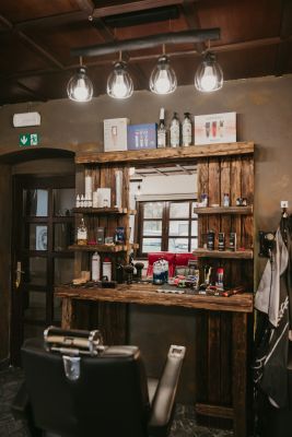 Prikazna slika:Brivnica LMK The barber