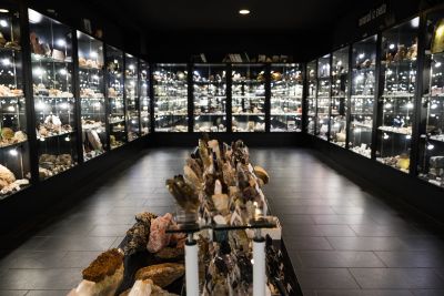Prikazna slika:Hiša mineralov